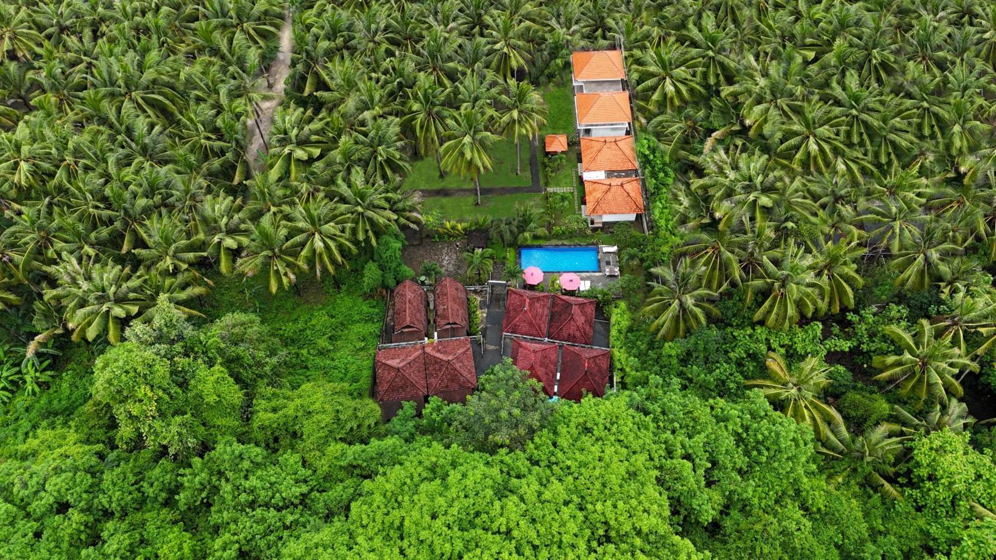 Coconut Hill Cottage Batununggul Exterior photo