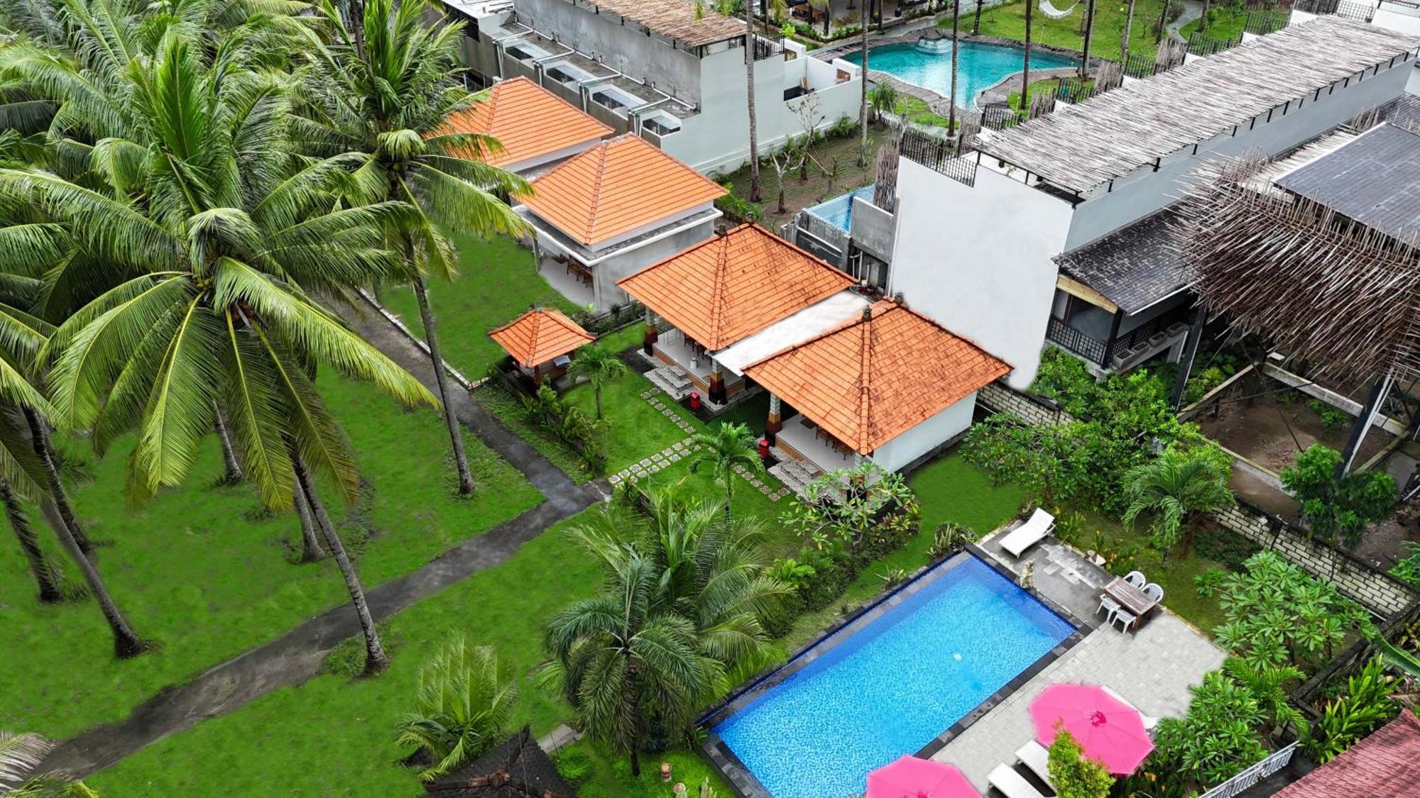 Coconut Hill Cottage Batununggul Exterior photo