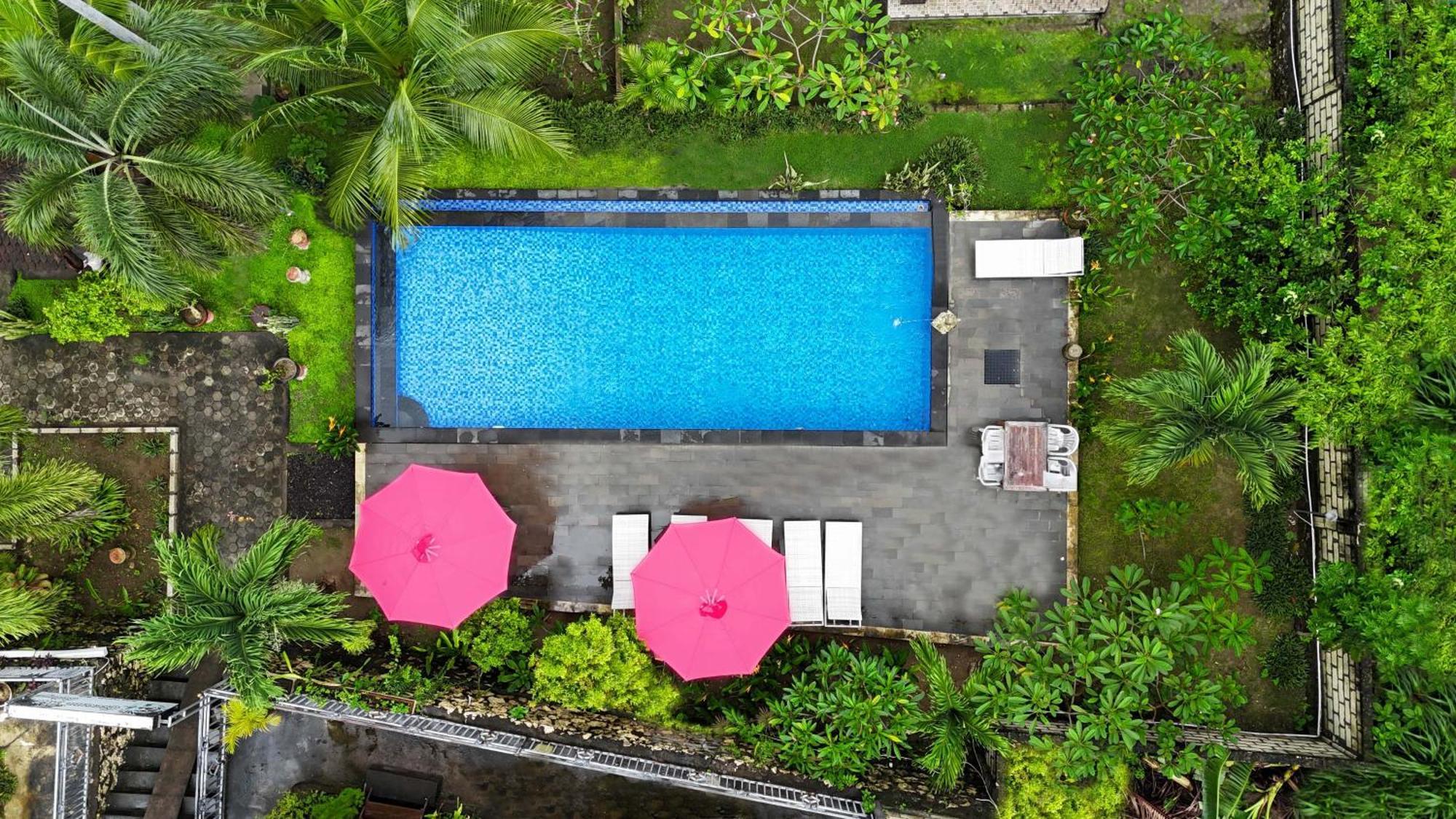 Coconut Hill Cottage Batununggul Exterior photo