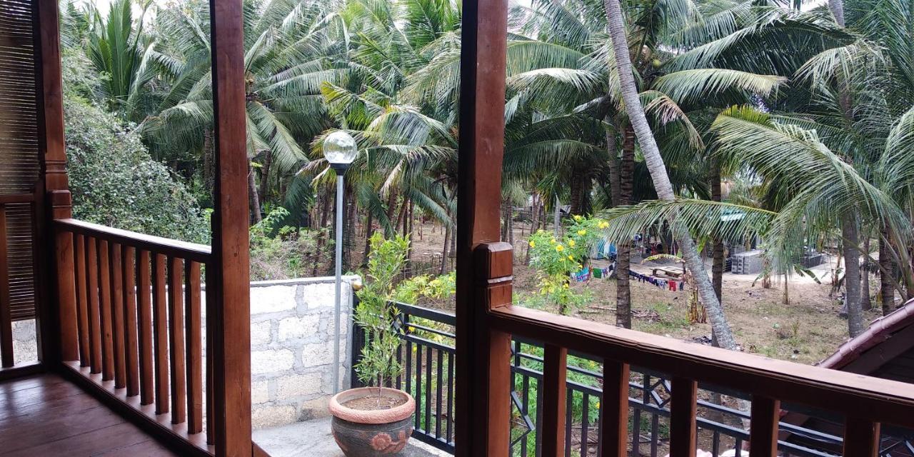Coconut Hill Cottage Batununggul Exterior photo